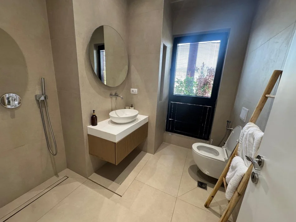 Tirane, shitet apartament 1+1 Kati 2, 70 m² 210.000 € (Rruga e kavajës)