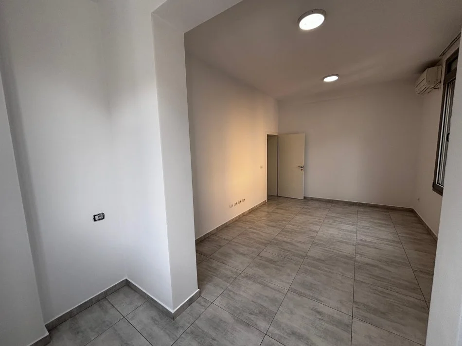 Tirane, jepet me qera apartament 2+1 Kati 3, 510 € 