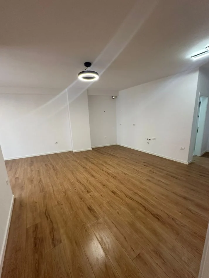 Tirane, shitet apartament 2+1 Kati 7, 149.000 € 