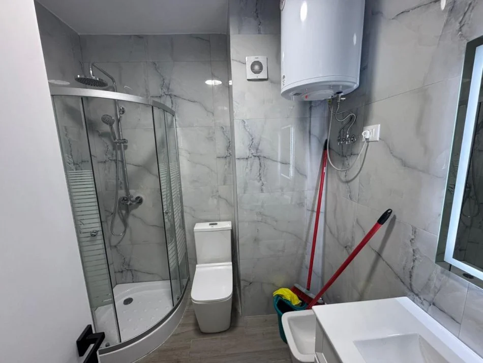 Yzberisht, jepet me qera apartament 2+1 Kati 7, 1 m² 550 € (Bulevardi Migjeni)