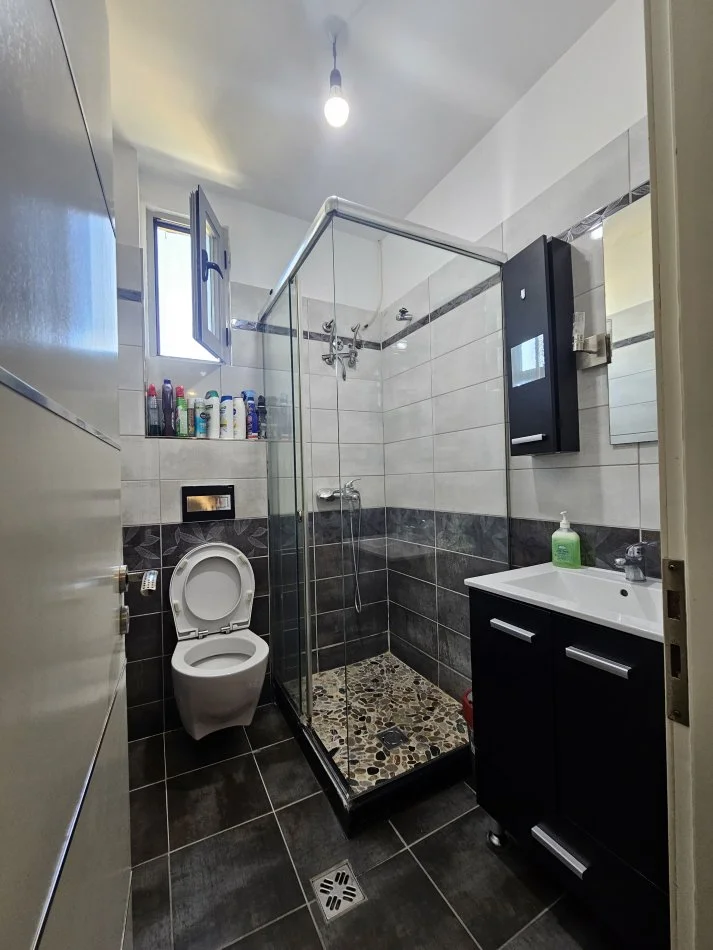 Tirane, shitet apartament 2+1+Ballkon Kati 9, 85 m² 163.000 €  FUSHA E AVIACIONIT