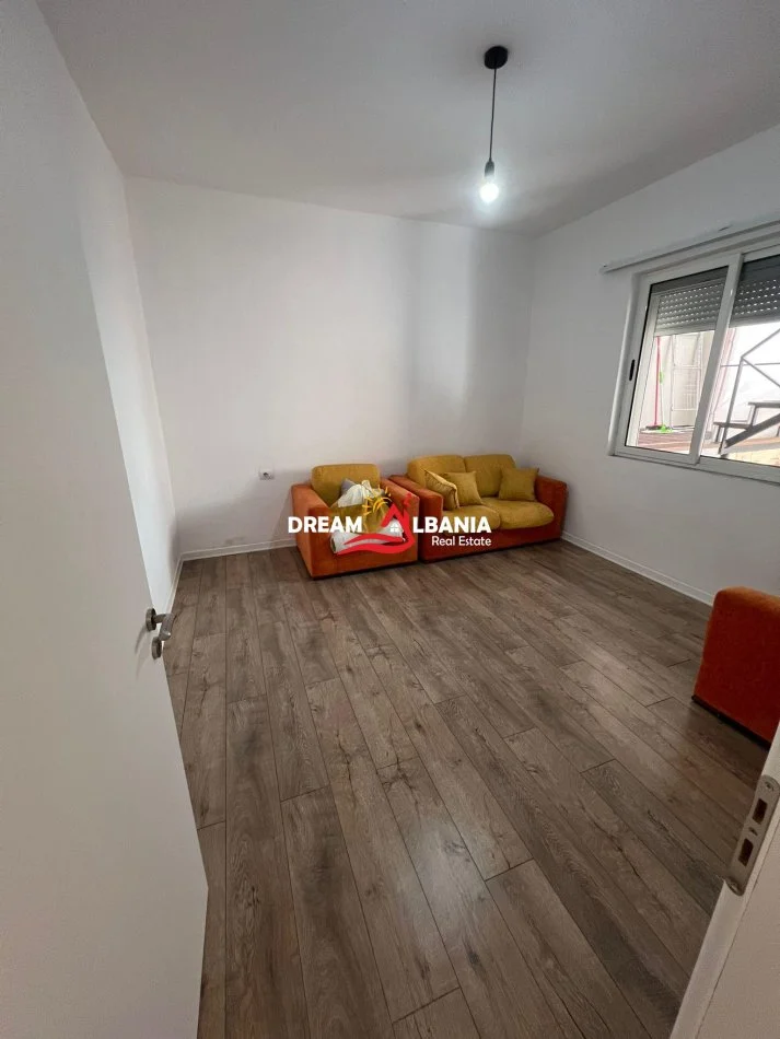 Tirane, jepet me qera Kati 2, 75 m² 600 € (ne Myslym Shyri prane Ish Adidasit)