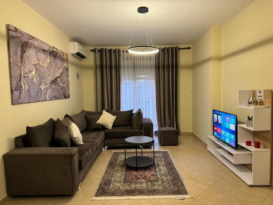 Tirane, jepet me qera apartament 1+1+Ballkon Kati 5, 80 m² 570 € (Mine peza)