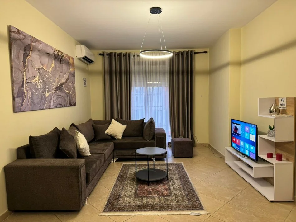 Tirane, jepet me qera apartament 1+1+Ballkon Kati 5, 80 m² 570 € (Mine peza)