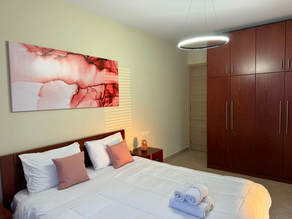 Tirane, jepet me qera apartament 1+1+Ballkon Kati 5, 80 m² 570 € (Mine peza)