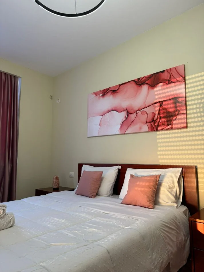 Tirane, jepet me qera apartament 1+1+Ballkon Kati 5, 80 m² 570 € (Mine peza)