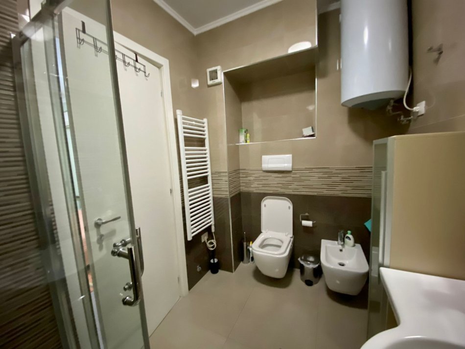 Shes Apartment me pamje nga deti ke shkembi kavajes