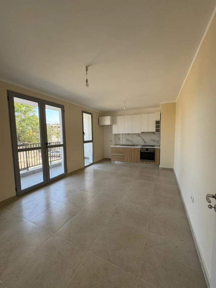 Tirane, jepet me qera apartament 2+1 Kati 2