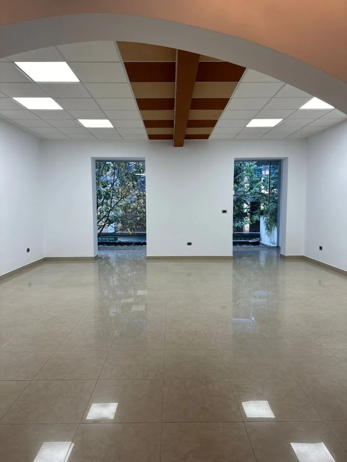 Tirane, jepet me qera zyre Kati 2, 100 m² 1.000 € 