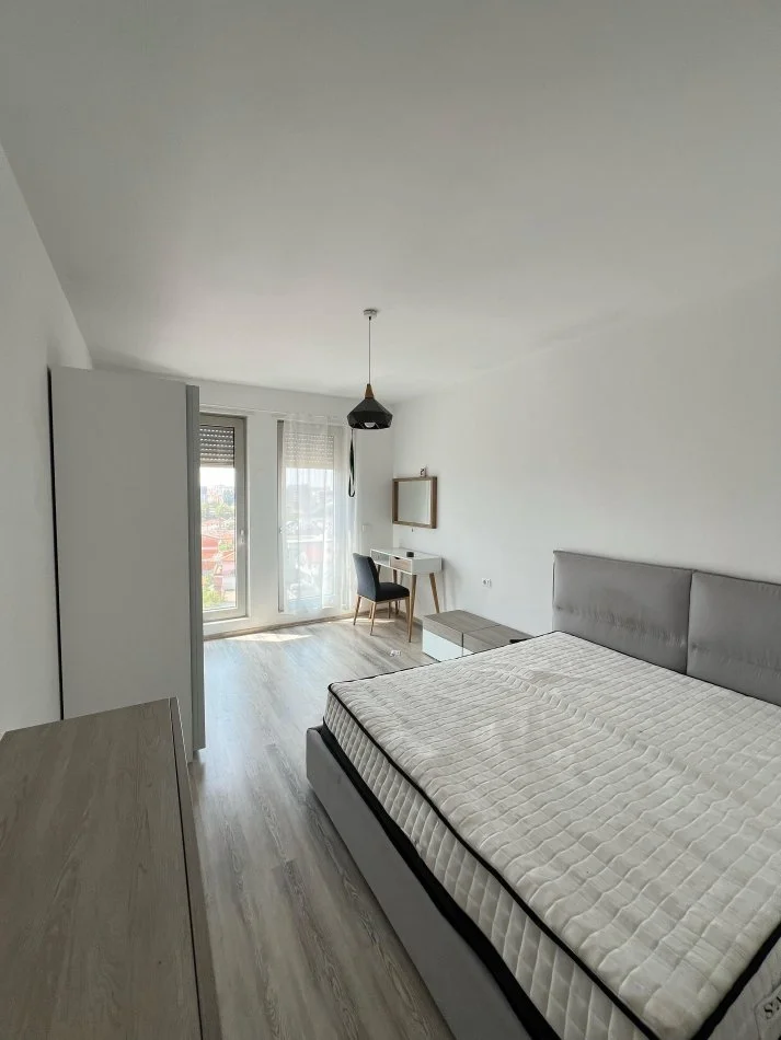 Tirane, jepet me qera apartament 2+1+Aneks+Ballkon Kati 5, 120 m² 850 € 