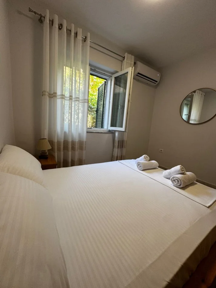 Tirane, jepet me qera apartament 2+1+Ballkon Kati 1, 90 m² 550 € (Qender)