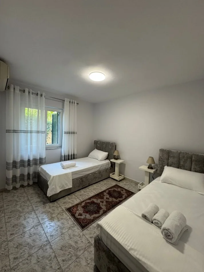 Tirane, jepet me qera apartament 2+1+Ballkon Kati 1, 90 m² 550 € (Qender)