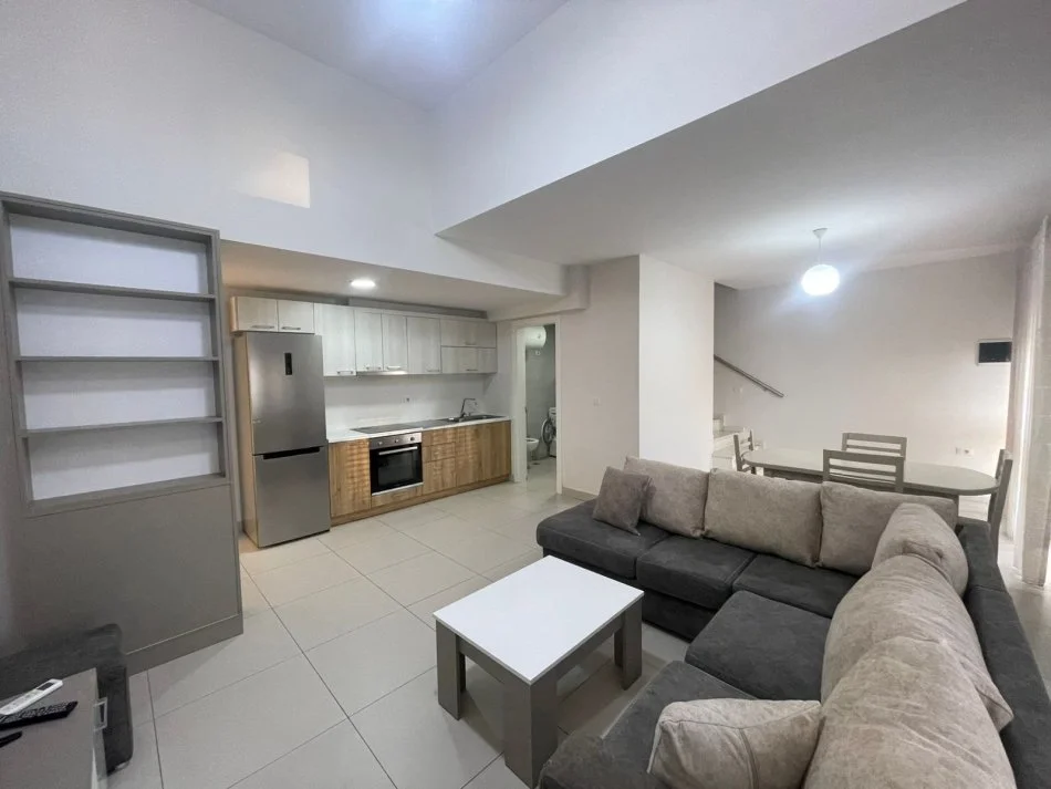 Tirane, jap me qera apartament 2+1+Ballkon Kati 3, 85 m² 430 € (Kinostudio)