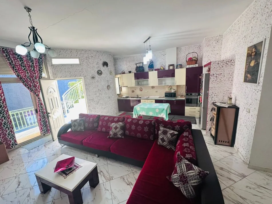 Tirane, jepet me qera apartament 1+1+Ballkon Kati 3, 70 m² 450 € (5 maji)