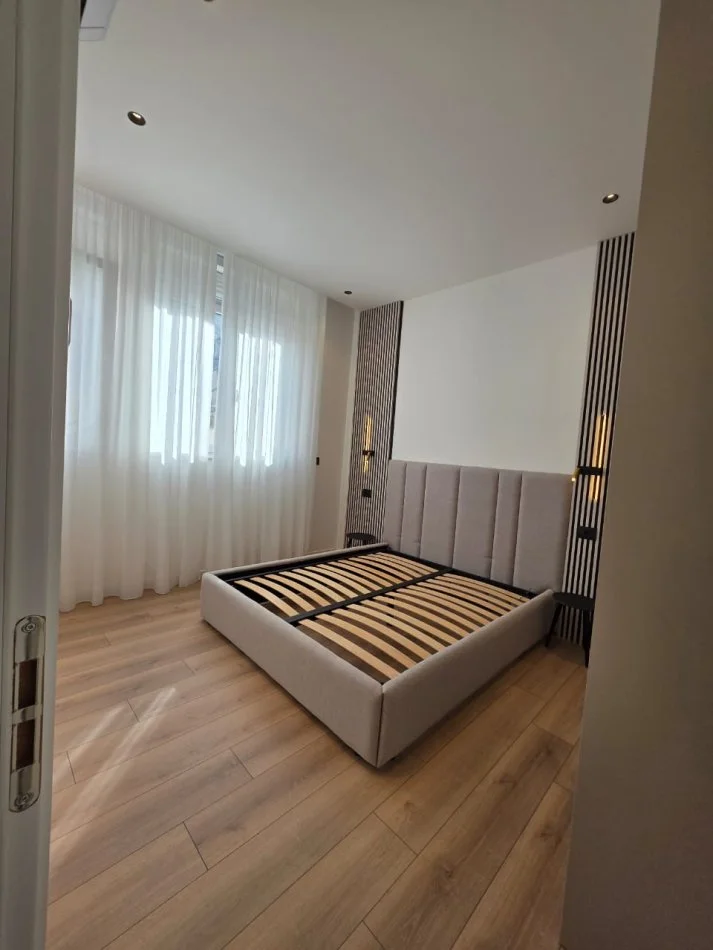 Tirane, shitet apartament 1+1+Ballkon Kati 3, 58 m² 122.000 € (Liqeni i Thate)