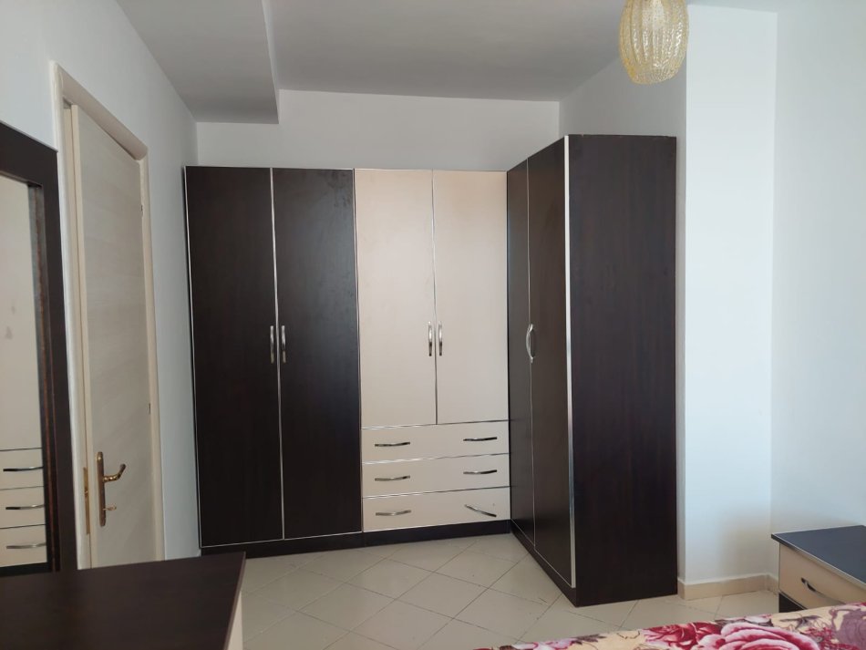 Tirane, jepet me qera apartament 1+1 Kati 6, 70 m² 450 € (BAR OSLO)