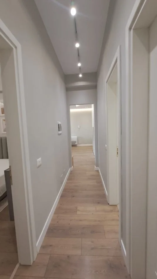 Tirane, jepet me qera apartament 3+1+Ballkon Kati 2, 145 m² 1.500 € (Kopshti botanik)