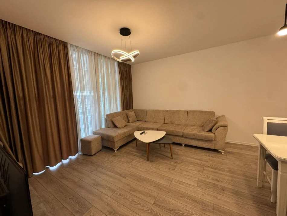 Tirane, jepet me qera apartament 2+1+Ballkon Kati 8, 110 m² 850 € 