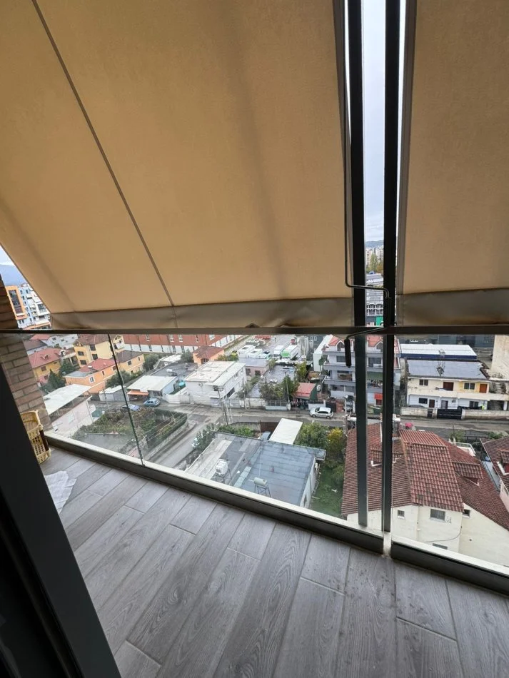 Tirane, jepet me qera apartament 2+1+Ballkon Kati 8, 110 m² 850 € 