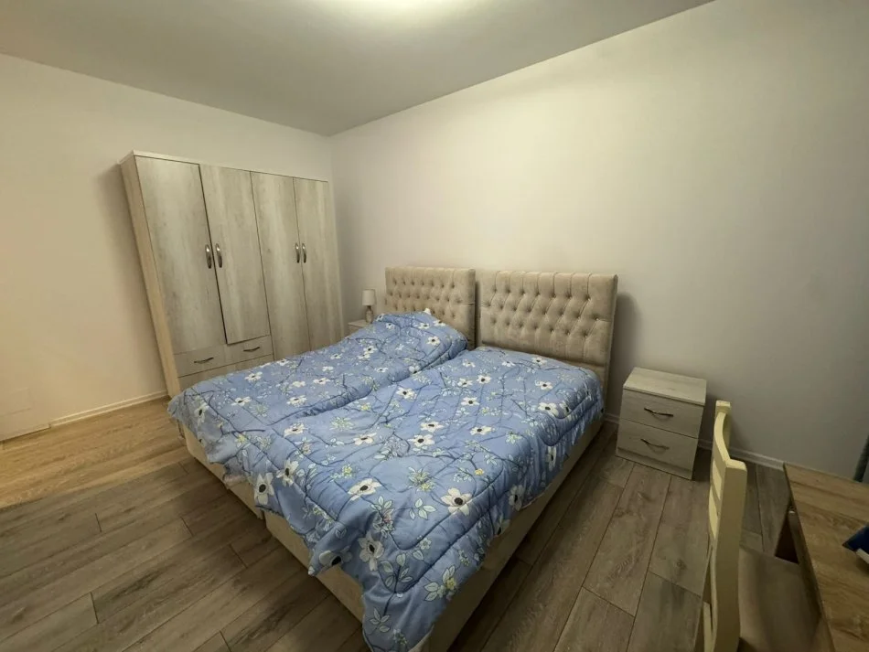 Tirane, jepet me qera apartament 2+1+Ballkon Kati 8, 110 m² 850 € 