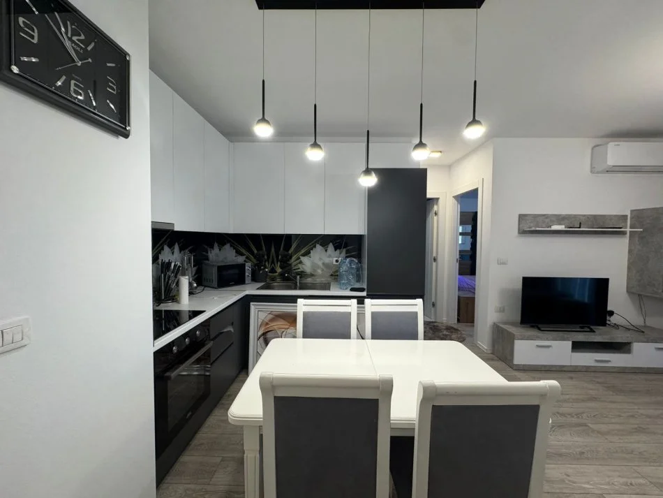 Tirane, jepet me qera apartament 2+1+Ballkon Kati 8, 110 m² 850 € 