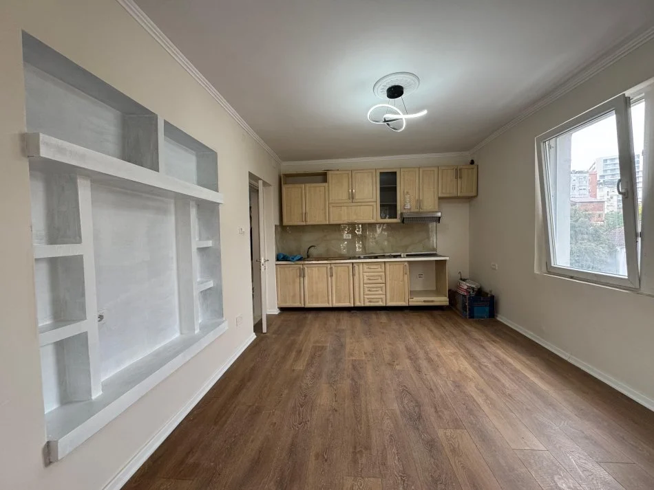 Tirane, shitet apartament 2+1+Aneks+Ballkon Kati 4, 70 m² 140 milion lek të vjetra (Pranë te Rruga Mine Peza)