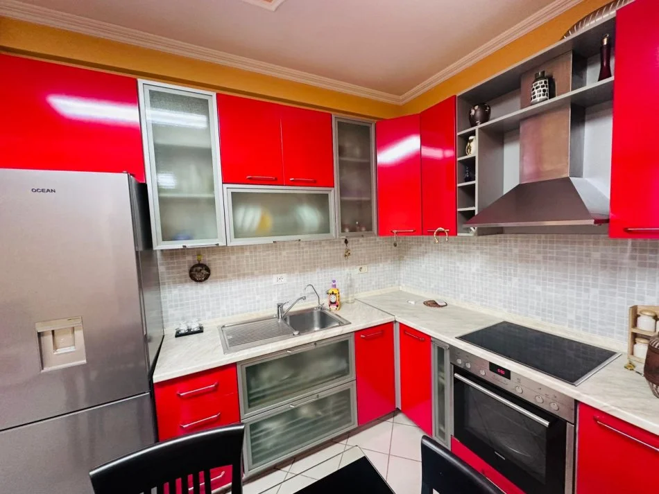 Tirane, jepet me qera apartament 2+1+Ballkon Kati 3, 120 m² 700 € (Cirku)