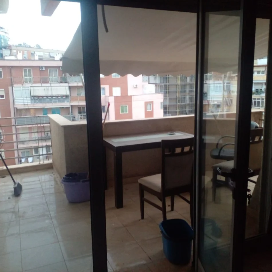 Tirane, jepet me qera apartament 1+1 Kati 7, 500 €