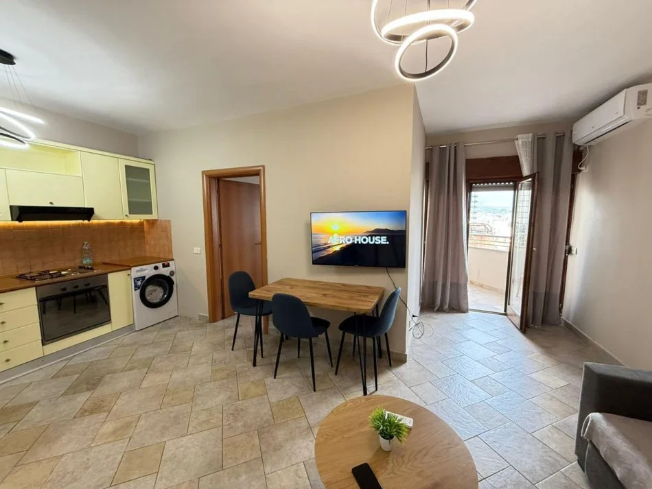 Tirane, jepet me qera apartament 1+1+Ballkon Kati 15, 60 m² 600 € (9 Katëshet)