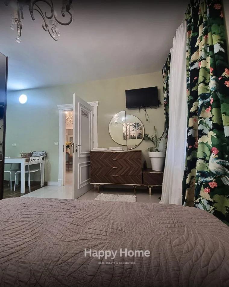 Tirane, shitet apartament , 192 m² 