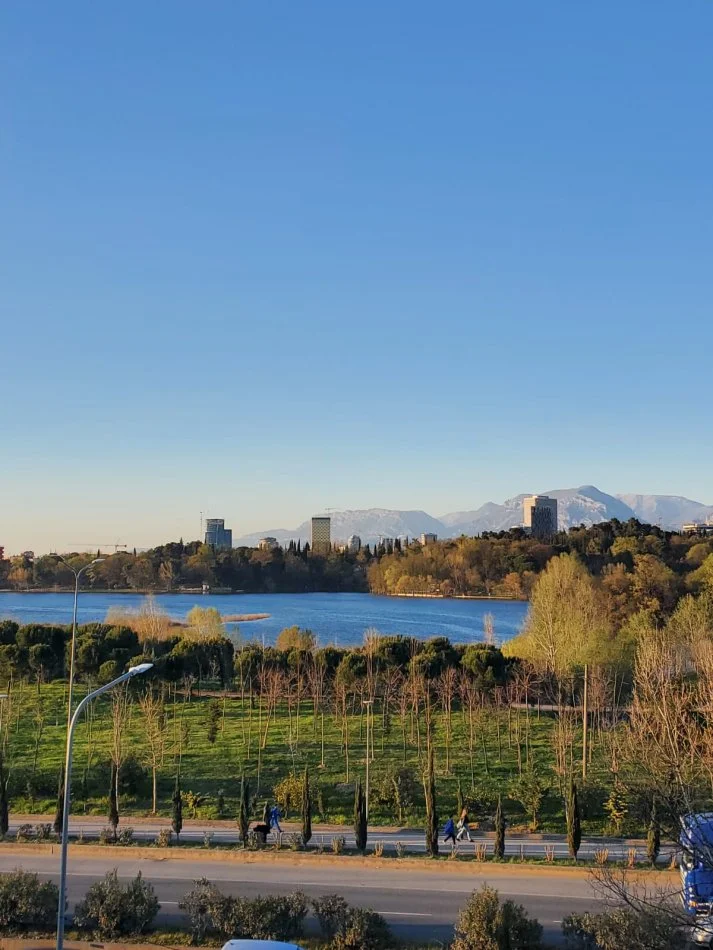 Tirane, jepet me qera apartament 2+1+Ballkon , 116 m² 1.500 € 