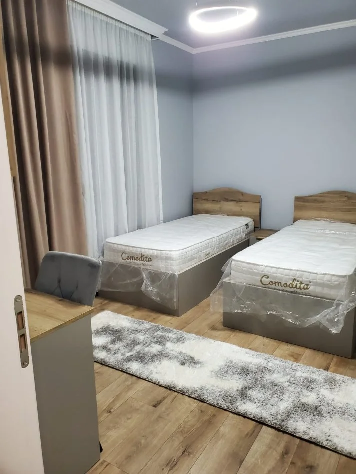 Tirane, jepet me qera apartament 2+1+Ballkon , 116 m² 1.500 € 