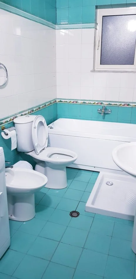 Tirane, jepet me qera apartament 2+1 Kati 1,Çmimi 600 € (tek Mine Peza- Tiranë)