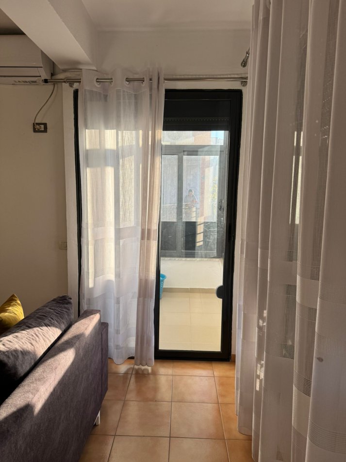 Tirane, jepet me qera apartament 2+1+Aneks+Ballkon Kati 2, 93 m² 460 € (Bulevardi Migjeni)