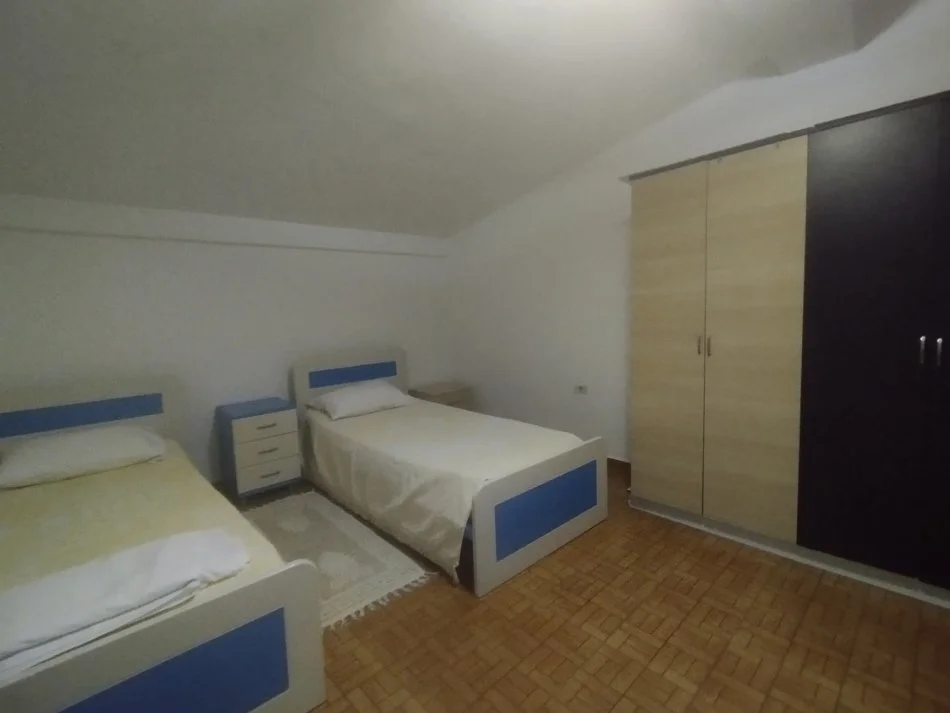 Tirane, jepet me qera apartament 2+1 Kati 4, 100 m² 450 € 