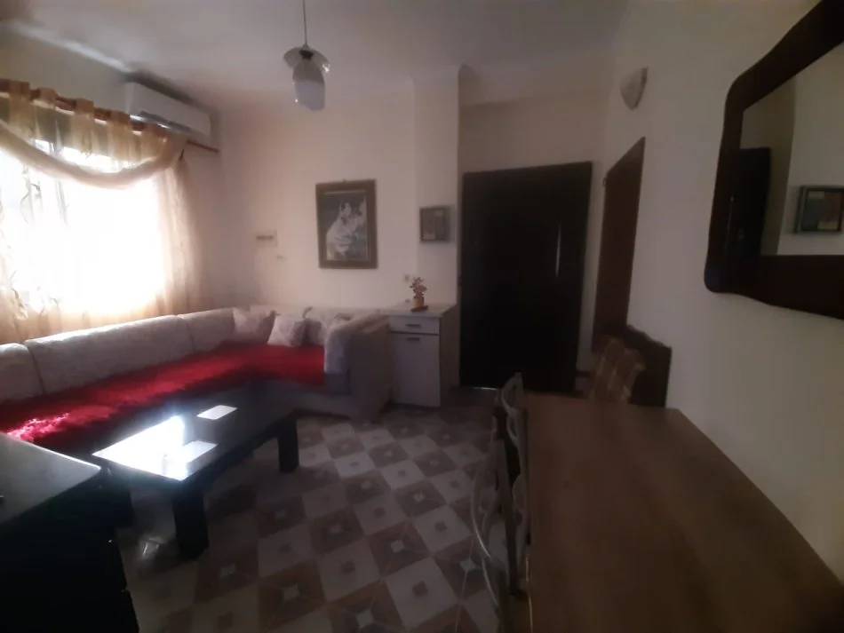 Tirane, jepet me qera apartament 1+1 , 55 m² 450 € (Rruga Gjon Mili, prane bulevardit te Ri)