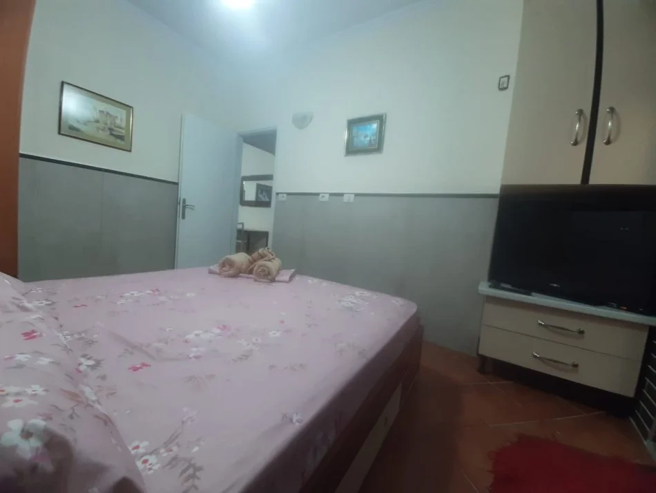 Tirane, jepet me qera apartament 1+1 , 55 m² 450 € (Rruga Gjon Mili, prane bulevardit te Ri)