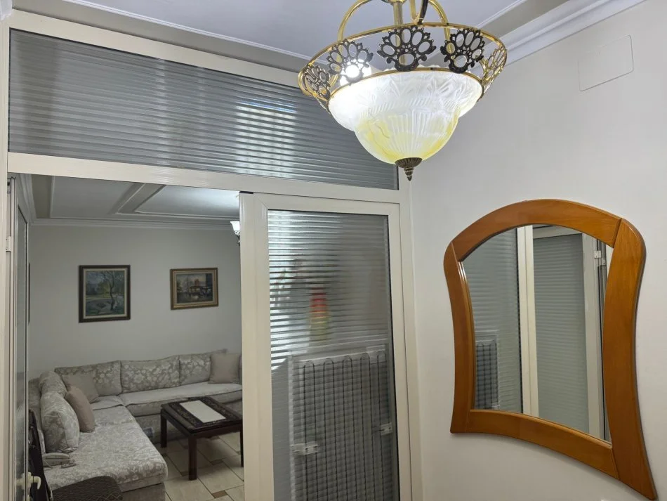 Tirane, jepet me qera apartament 1+1+Ballkon Kati 4, 78 m² 400 € (Te ish Restorant Durresi , prane Siri Kodra)