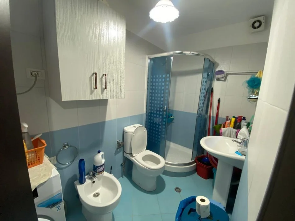 Tirane, jepet me qera apartament 1+1 Kati 2, 70 m² 400 €