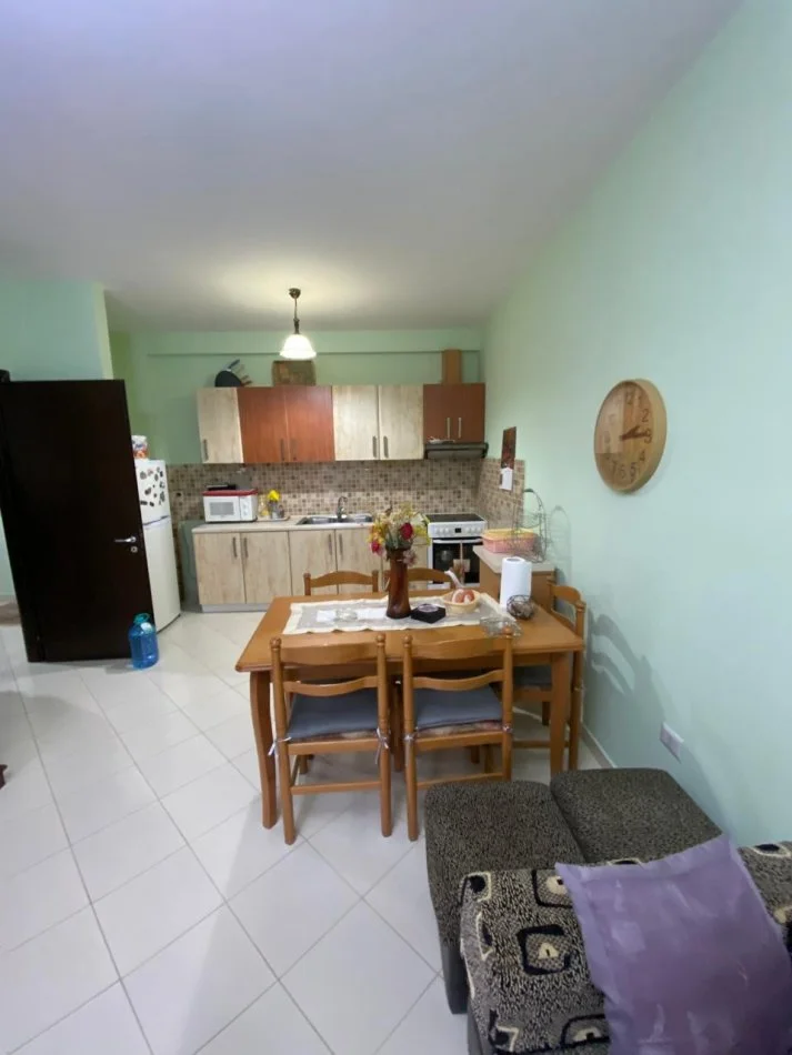 Tirane, jepet me qera apartament 1+1 Kati 2, 70 m² 400 €