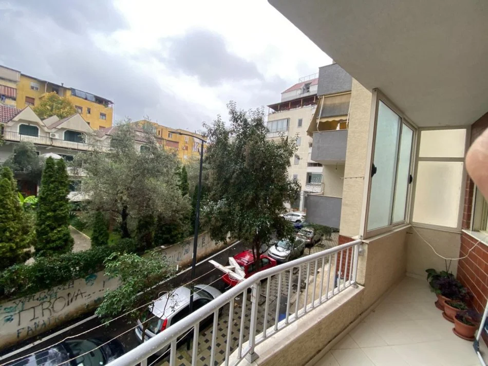 Tirane, jepet me qera apartament 1+1 Kati 2, 70 m² 400 €