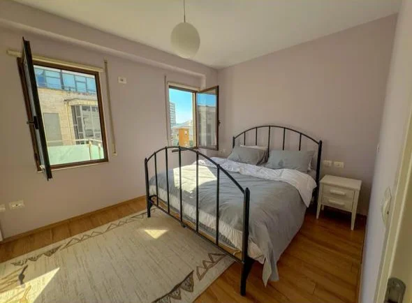 Tirane, jepet me qera apartament 2+1+Ballkon Kati 6, 90 m² 850 € (Mine peza)