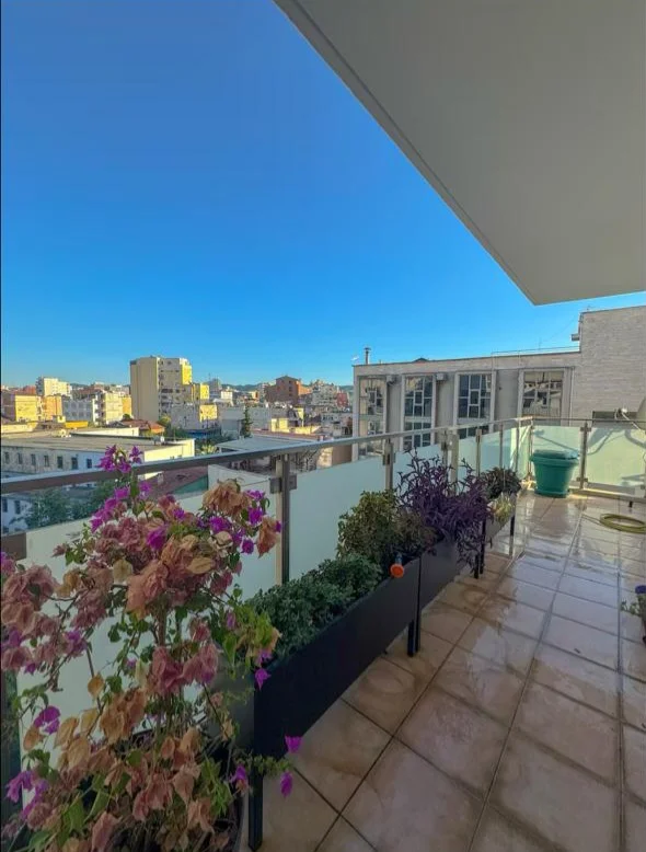 Tirane, jepet me qera apartament 2+1+Ballkon Kati 6, 90 m² 850 € (Mine peza)