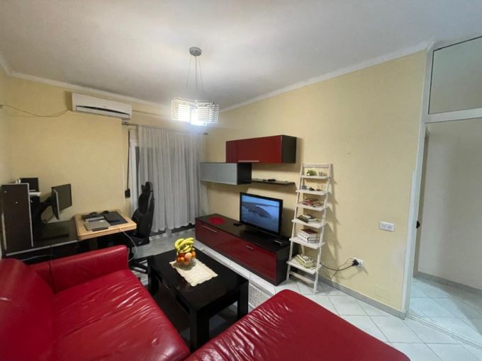 Tirane, jepet me qera apartament 1+1+Aneks+Ballkon Kati 4, 60 m² 300 € (Rruga Agon , prane Ardenos)