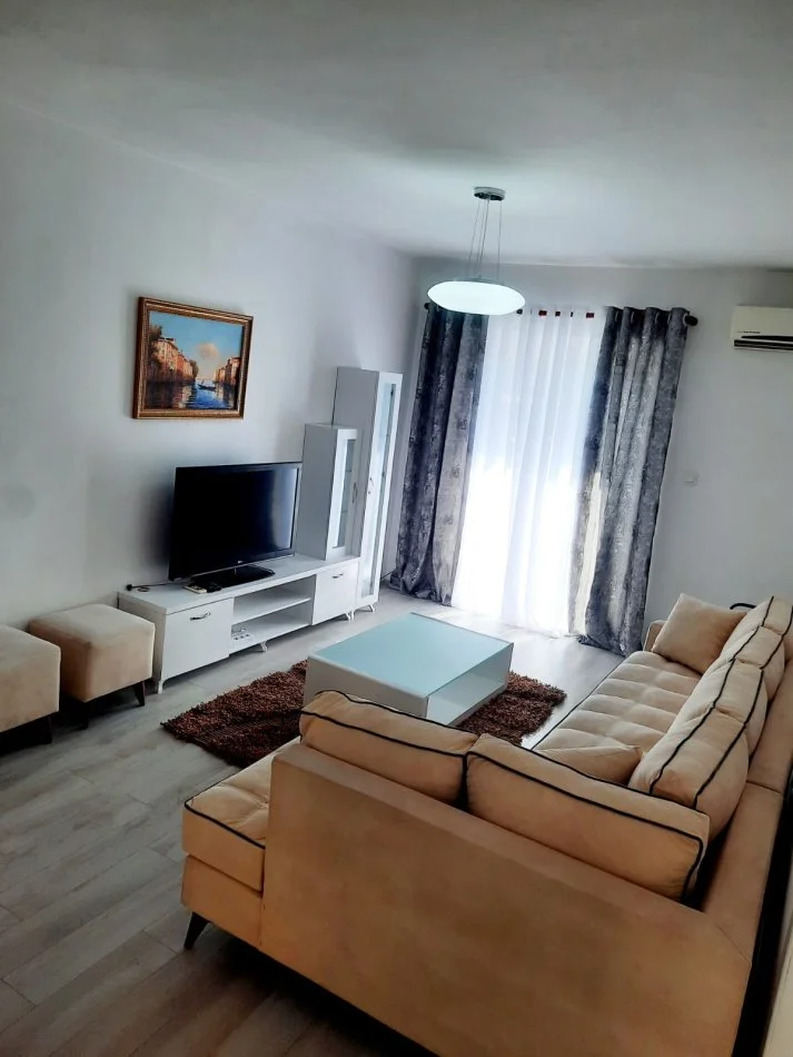 Tirane, jepet me qera apartament 2+1+Aneks+Ballkon Kati 5, 900 € 