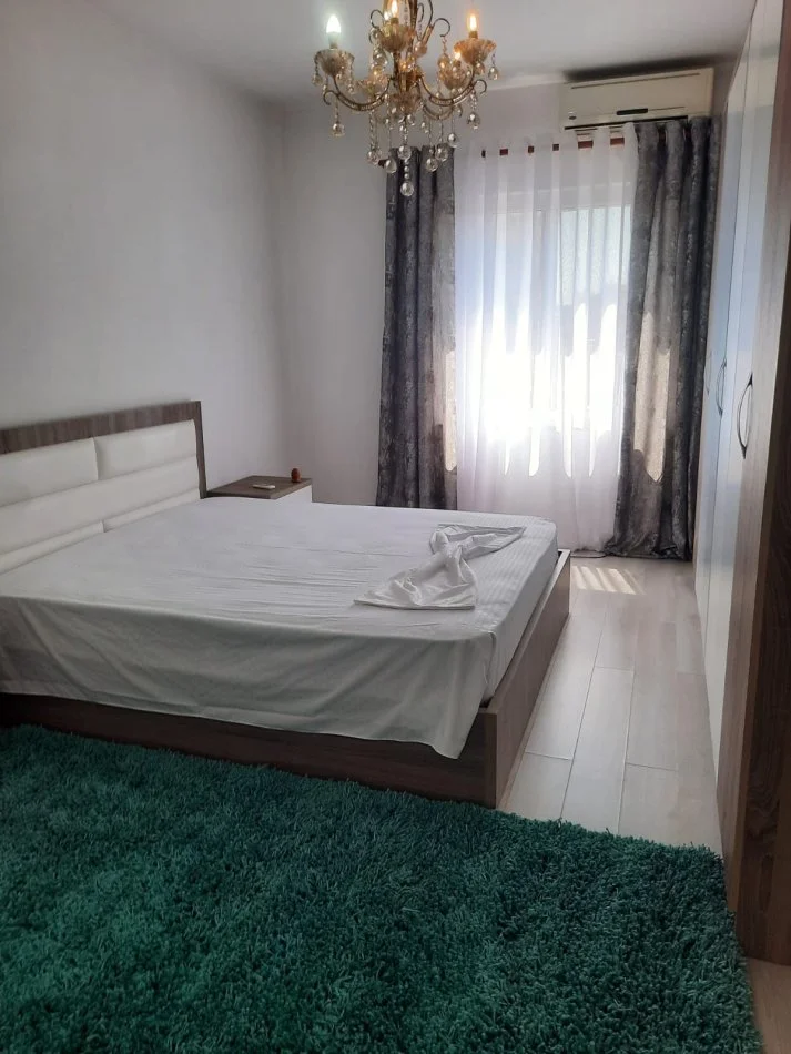 Tirane, jepet me qera apartament 2+1+Aneks+Ballkon Kati 5, 900 € 