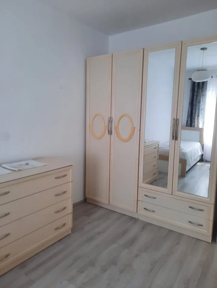 Tirane, jepet me qera apartament 2+1+Aneks+Ballkon Kati 5, 900 € 