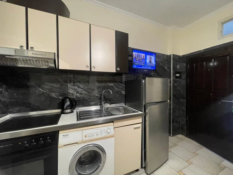 Tirane, jepet me qera apartament 1+1 , 450 € (5 maji)