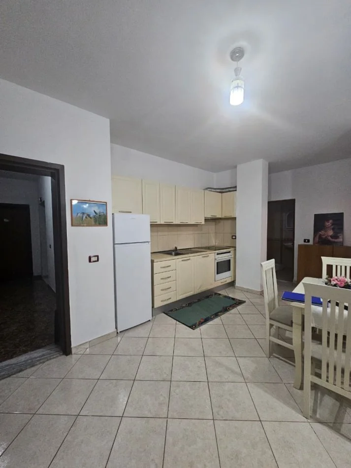 Tirane, jepet me qera apartament 2+1 Kati 4, 104 m² 500 € (astir)