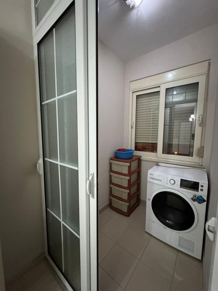 Tirane, jepet me qera 2+1+Aneks+Ballkon Kati 3, 93 m² 610 € (Rruga Ferit Xhajko pranë Tirana Bank)